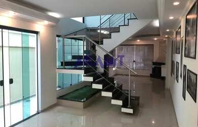 Imagem: O depósito possui 5 Vagas na garagem, 233m² de Área e está