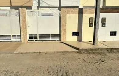 Imagem: A casa possui 2 Dormitórios, 1 Banheiro, 1 Vaga na garagem