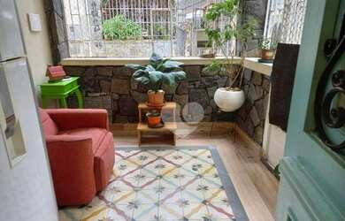 Imagem: A casa possui 3 Dormitórios, 2 Banheiros, 1 Vaga na garagem