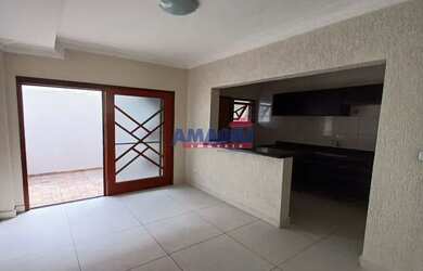 Imagem: A casa em condomínio possui 2 Dormitórios, 1 Banheiro, 2 Vagas