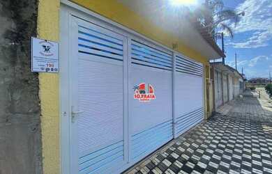 Imagem: A casa possui 3 Dormitórios, 2 Banheiros, 3 Vagas na garagem