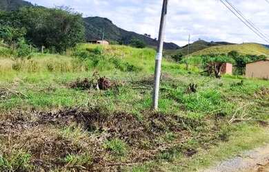 Imagem: A casa possui 2 Dormitórios, 1 Banheiro, 1 Vaga na garagem