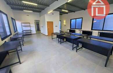 Imagem: A casa possui 1 Dormitório, 4 Banheiros, 4 Vagas na garagem