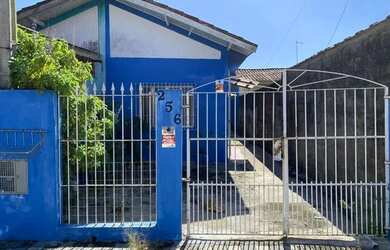 Imagem: A casa possui 2 Dormitórios, 2 Banheiros, 2 Vagas na garagem