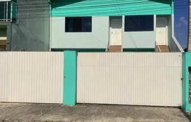 Imagem: A casa possui 2 Dormitórios, 1 Banheiro, 1 Vaga na garagem