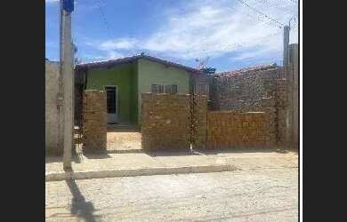 Imagem: A casa possui 2 Dormitórios, 1 Banheiro, 1 Vaga na garagem