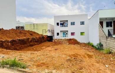 Imagem: O terreno possui 200m² de Área e está localizado em Portal