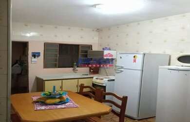 Imagem: A casa possui 2 Dormitórios, 2 Banheiros, 1 Vaga na garagem