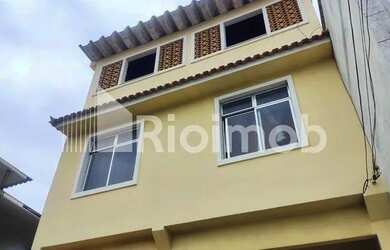 Imagem: A casa possui 5 Dormitórios, 5 Banheiros, 3 Vagas na garagem