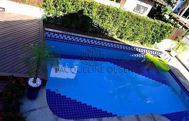 Imagem: A casa em condomínio possui 4 Dormitórios, 5 Banheiros, 3