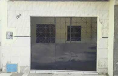 Imagem: A casa possui 2 Dormitórios, 1 Banheiro, 1 Vaga na garagem