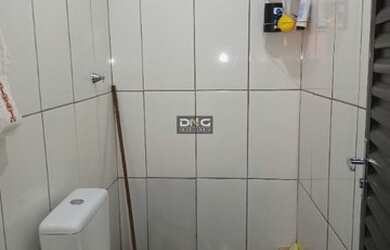 Imagem: A casa em condomínio possui 2 Dormitórios, 1 Banheiro, 2 Vagas