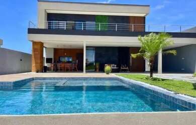 Imagem: A casa em condomínio possui 5 Dormitórios, 5 Banheiros, 2