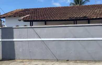 Imagem: A casa possui 2 Dormitórios, 2 Banheiros, 3 Vagas na garagem