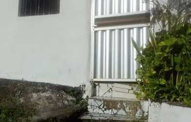 Imagem: A casa possui 2 Dormitórios, 1 Banheiro e está localizado