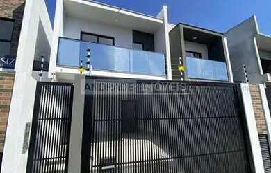 Imagem: A casa possui 3 Dormitórios, 3 Banheiros, 2 Vagas na garagem