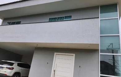 Imagem: A casa possui 4 Dormitórios, 3 Banheiros, 5 Vagas na garagem