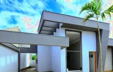 Imagem: A casa possui 3 Dormitórios, 2 Banheiros, 2 Vagas na garagem