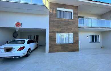 Imagem: A casa possui 4 Dormitórios, 4 Banheiros, 4 Vagas na garagem