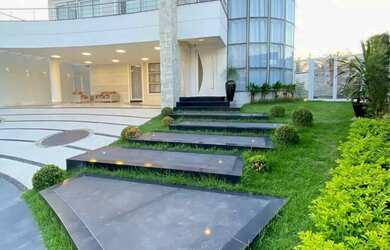 Imagem: A casa em condomínio possui 4 Dormitórios, 5 Banheiros, 4