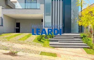 Imagem: A casa em condomínio possui 4 Dormitórios, 5 Banheiros, 4