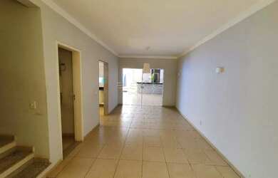 Imagem: A casa em condomínio possui 3 Dormitórios, 4 Banheiros, 2