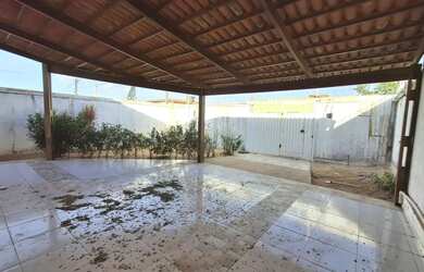 Imagem 2: Vende-se casa. No plaza garden com três quartos, piscina Valor R$280mil reais