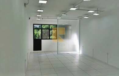 Imagem: O depósito possui 53m² de Área e está localizado em Bom