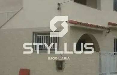 Imagem: A casa possui 2 Dormitórios, 2 Banheiros, 2 Vagas na garagem