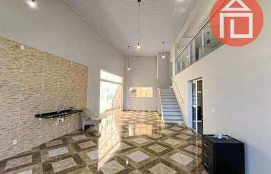 Imagem: A casa possui 3 Dormitórios, 1 Banheiro, 4 Vagas na garagem