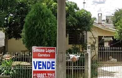 Imagem: A casa possui 3 Dormitórios, 2 Banheiros, 2 Vagas na garagem