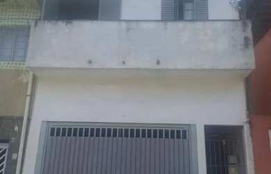 Imagem: A casa possui 4 Dormitórios, 4 Banheiros, 2 Vagas na garagem