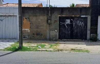 Imagem: A casa possui 2 Dormitórios, 1 Banheiro, 2 Vagas na garagem