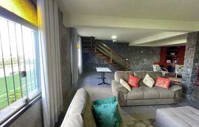 Imagem: A casa possui 4 Dormitórios, 3 Banheiros, 2 Vagas na garagem