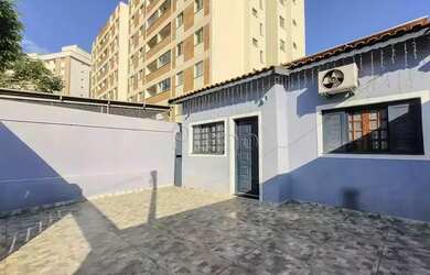 Imagem: A casa possui 1 Dormitório, 1 Banheiro, 2 Vagas na garagem