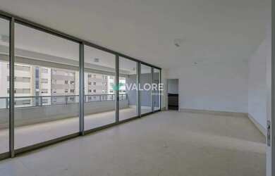 Imagem: O apartamento possui 4 Dormitórios, 5 Banheiros, 4 Vagas na