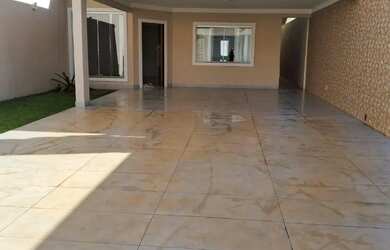 Imagem: A casa em condomínio possui 4 Dormitórios, 3 Banheiros, 4