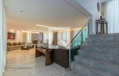 Imagem: A casa possui 5 Dormitórios, 5 Banheiros, 5 Vagas na garagem