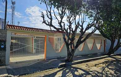 Imagem: A casa possui 5 Dormitórios, 5 Banheiros, 5 Vagas na garagem