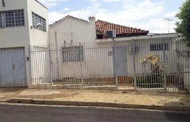 Imagem: A casa possui 3 Dormitórios, 1 Banheiro, 1 Vaga na garagem