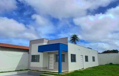 Imagem: A casa possui 3 Dormitórios, 3 Banheiros, 4 Vagas na garagem