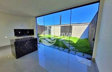 Imagem: A casa possui 3 Dormitórios, 2 Banheiros, 2 Vagas na garagem