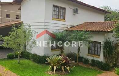 Imagem: A casa em condomínio possui 4 Dormitórios, 2 Banheiros, 2