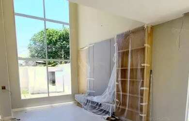 Imagem: A casa possui 4 Dormitórios, 1 Banheiro, 4 Vagas na garagem