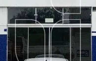 Imagem: O depósito possui 3 Vagas na garagem e 207m² de Área e está