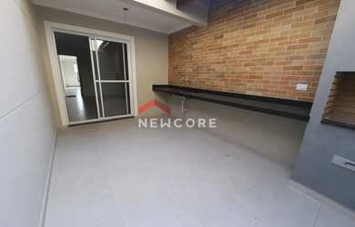 Imagem: A casa possui 3 Dormitórios, 3 Banheiros, 3 Vagas na garagem