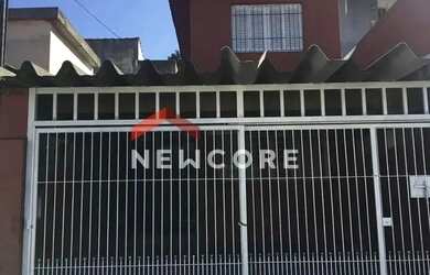 Imagem: A casa possui 3 Dormitórios, 3 Banheiros, 2 Vagas na garagem