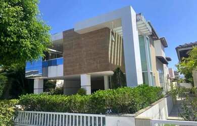 Imagem: A casa em condomínio possui 5 Dormitórios, 5 Banheiros, 5