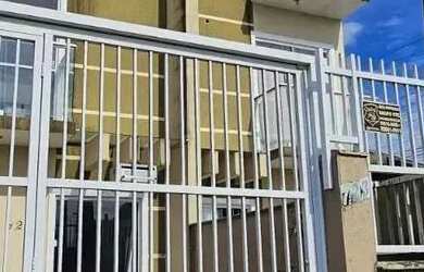 Imagem: A casa possui 2 Dormitórios, 2 Banheiros, 2 Vagas na garagem