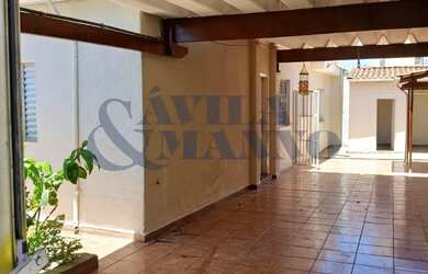 Imagem: A casa possui 2 Dormitórios, 2 Banheiros, 4 Vagas na garagem